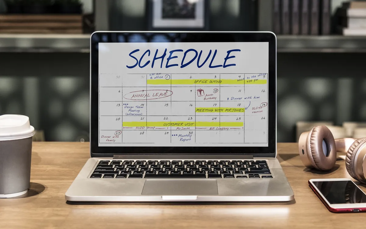 Menyusun jadwal pelayan agar giliran merata